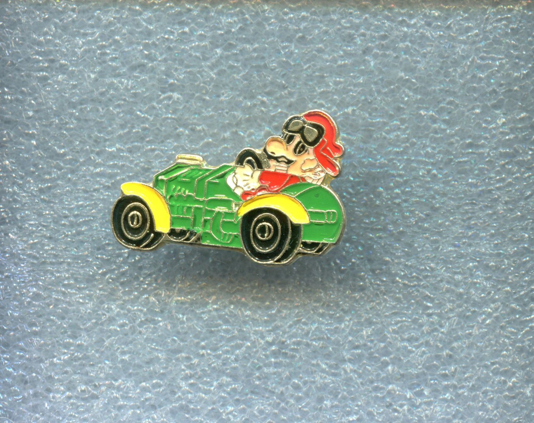 Nintendo Placchette & Badge: Nintendo  SUPER MARIO – Usato da Winterthur venduto da Sammleroase