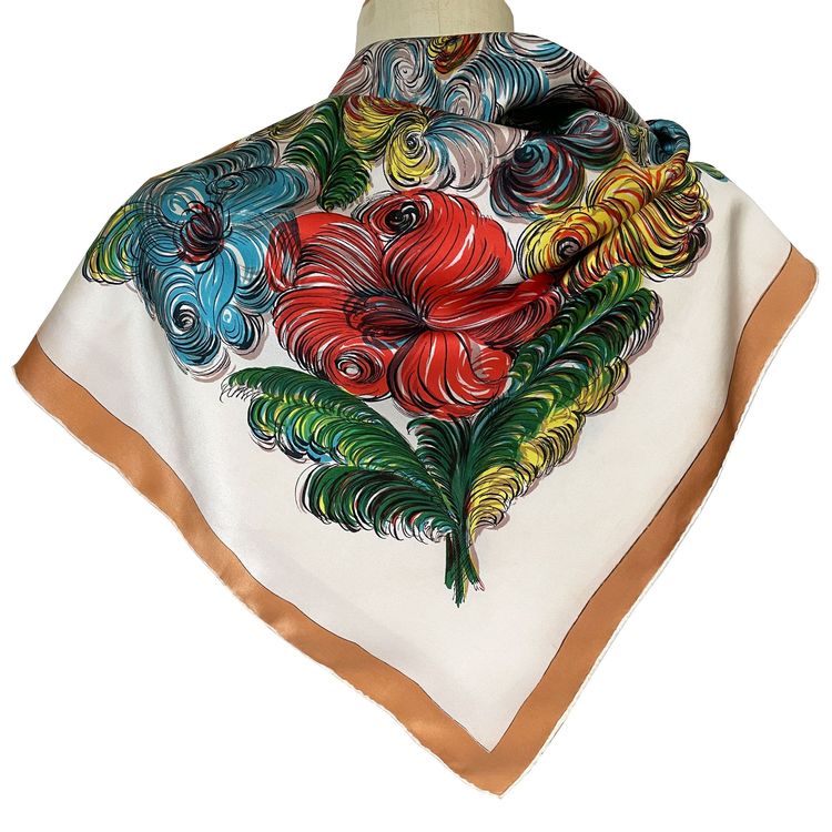Foulard en polyester dominante rouge décor marine