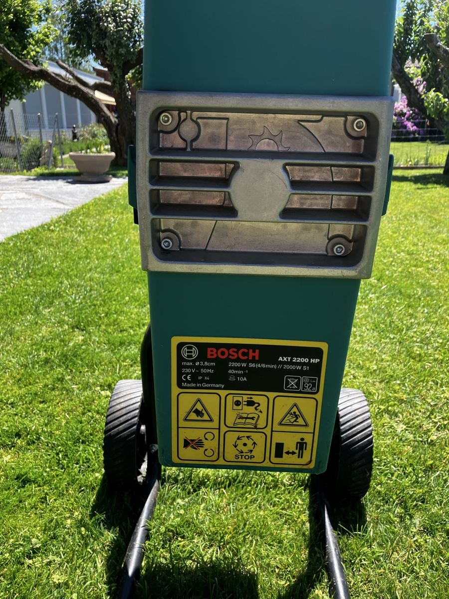 Bosch Trinciatrici: Bosch Häckselmaschine  – Usato da Hindelbank venduto da habi73 1