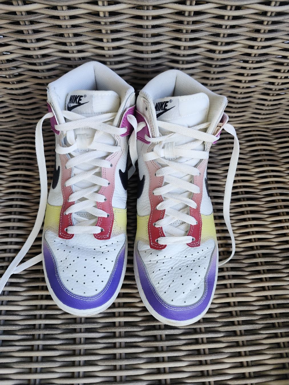 Nike Scarpe da donna: Nike Dunk High Damenschuhe Grösse 40 – Usato da Zürich venduto da Claudia_Zueri
