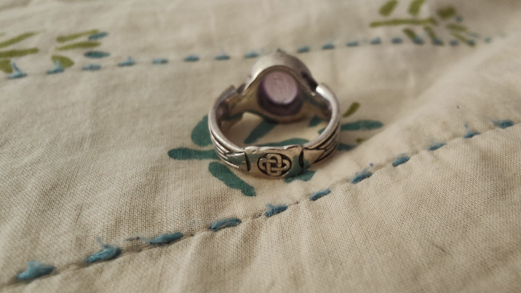 Bagues: Wunderschöner Ring mit lila Stein – D'occasion à Hinwil par her_2t5p 3