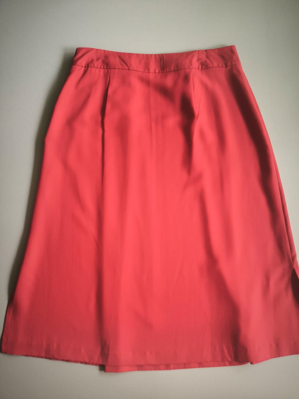 Gonne: Marks & Spencer roter Midirock, Größe 42 – Nuovo (secondo la descrizione) da Wallisellen venduto da C_DM 7