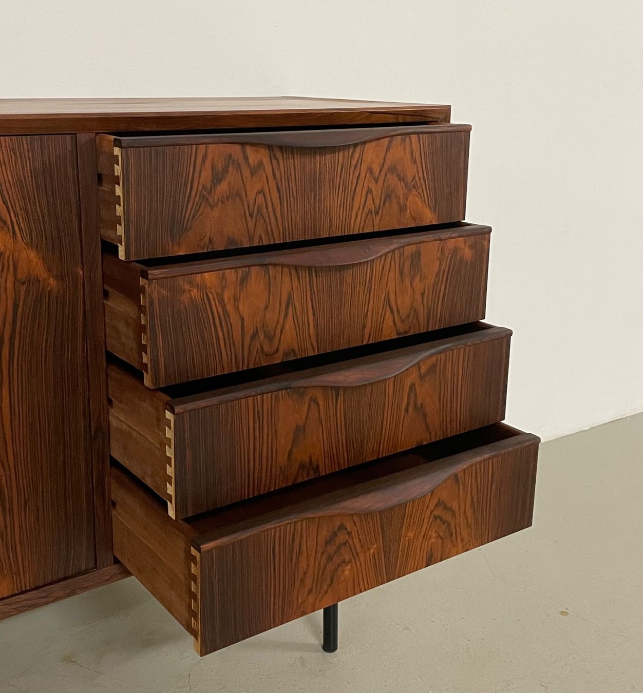 Cassettiere: Dänisches Palisander Sideboard Erling Torvits 1960s – Usato da Basel venduto da MidMod20C 1