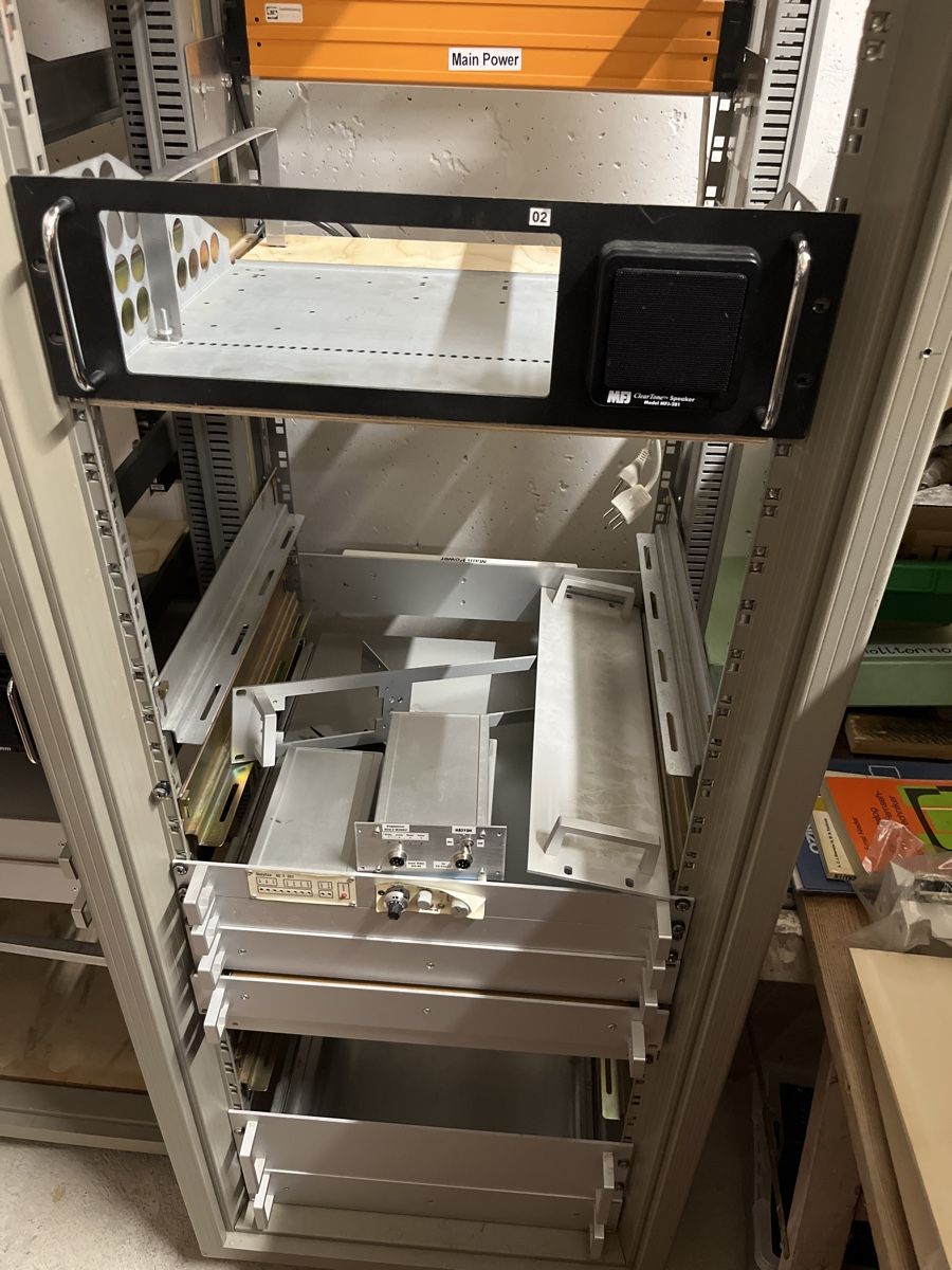 Grosse 19“ Rack für Amateurfunk Tower diverses Zubehör (Gebraucht) in ...