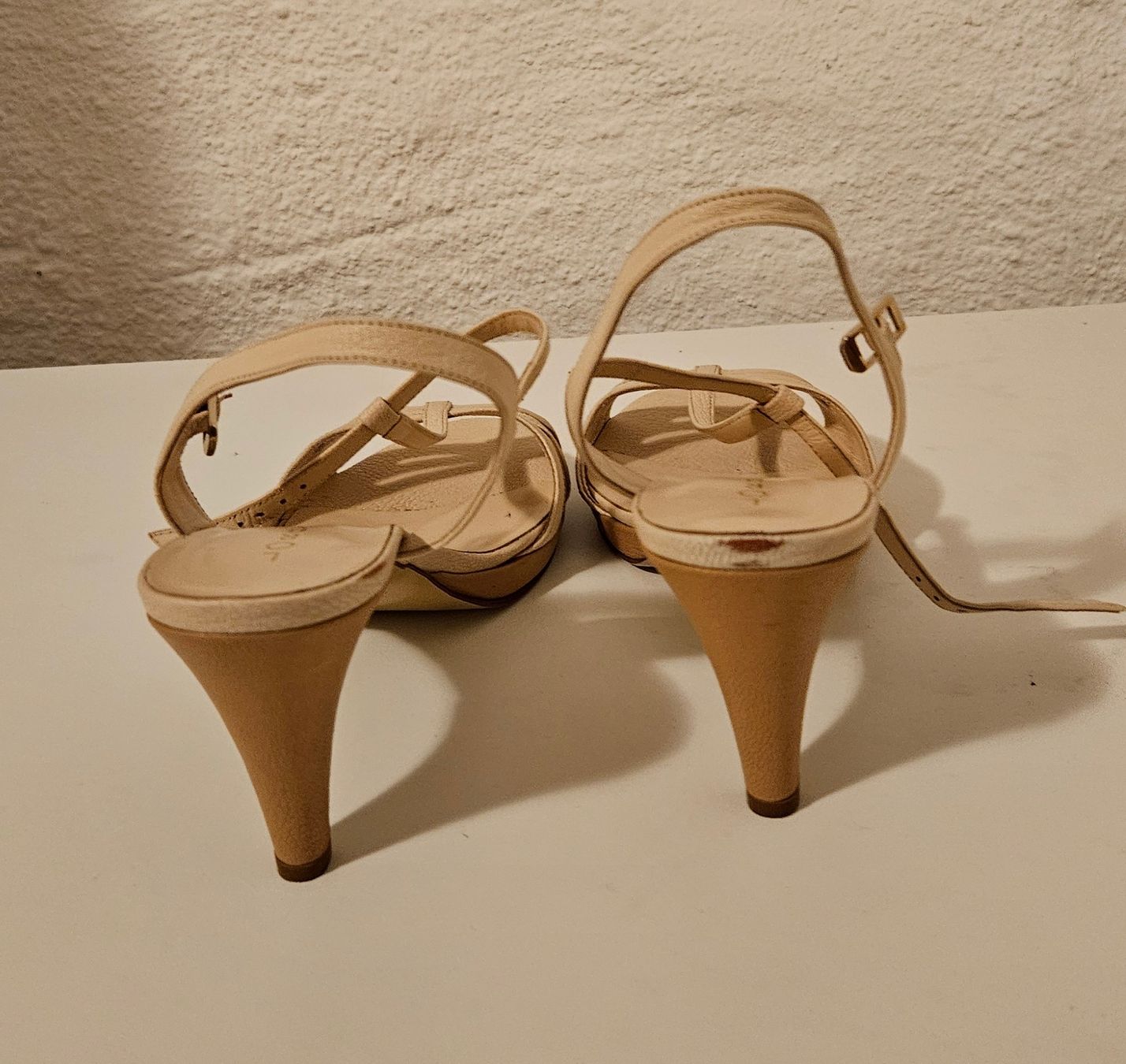Scarpe da donna: Lorbac Cream Leather Heels - Size 41 – Usato da Basel venduto da kai_2d7g 1