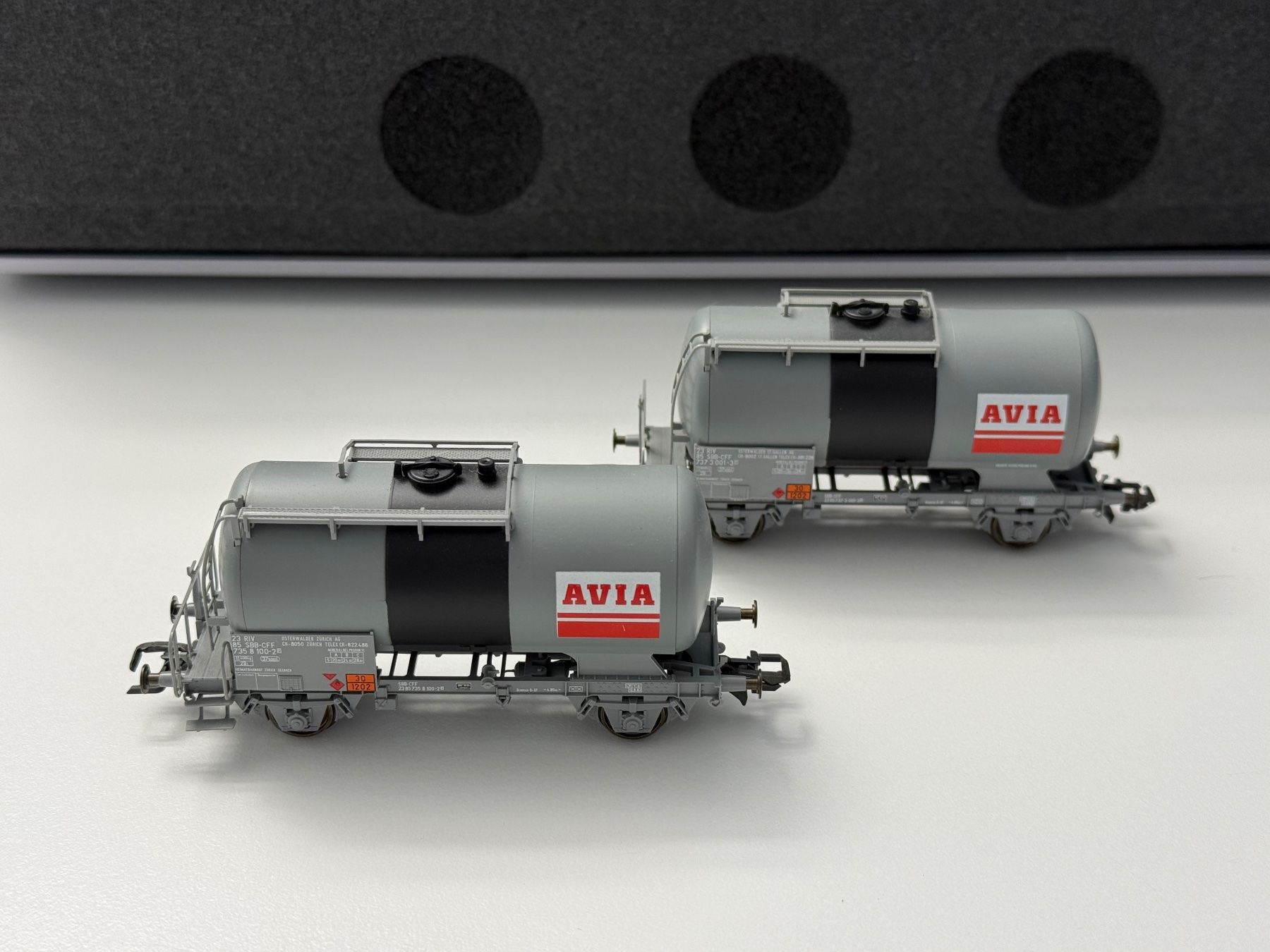 Piko Modellini di ferrovie: Roco 44086 2er Set SBB Kesselwagen AVIA  / DC HO – Usato da Jonschwil venduto da sutfra12 2
