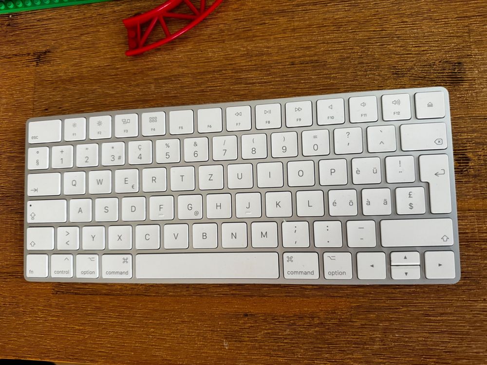Magic Keyboard CH-Layout Ultraschlanke Bluetooth-Tastatur (Gebraucht ...