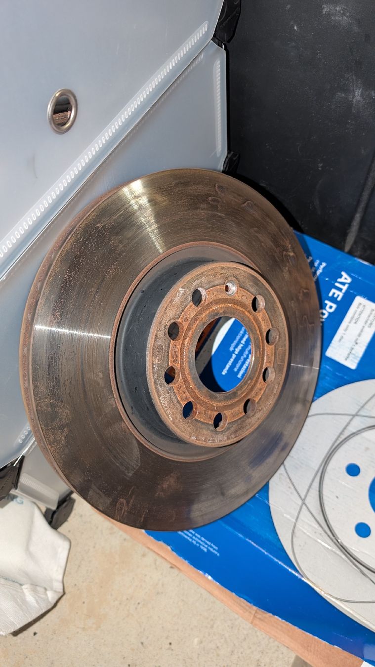 Brembo Tutti pezzi di ricambio auto: BREMBO  Bremsscheibe Vorne, wie Neu!! – Usato da Zürich venduto da ZaimR01 1