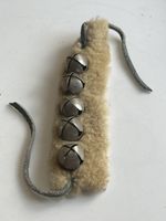 Schlaufen mit 5 Glocken Schaffellband Lederband(S12)