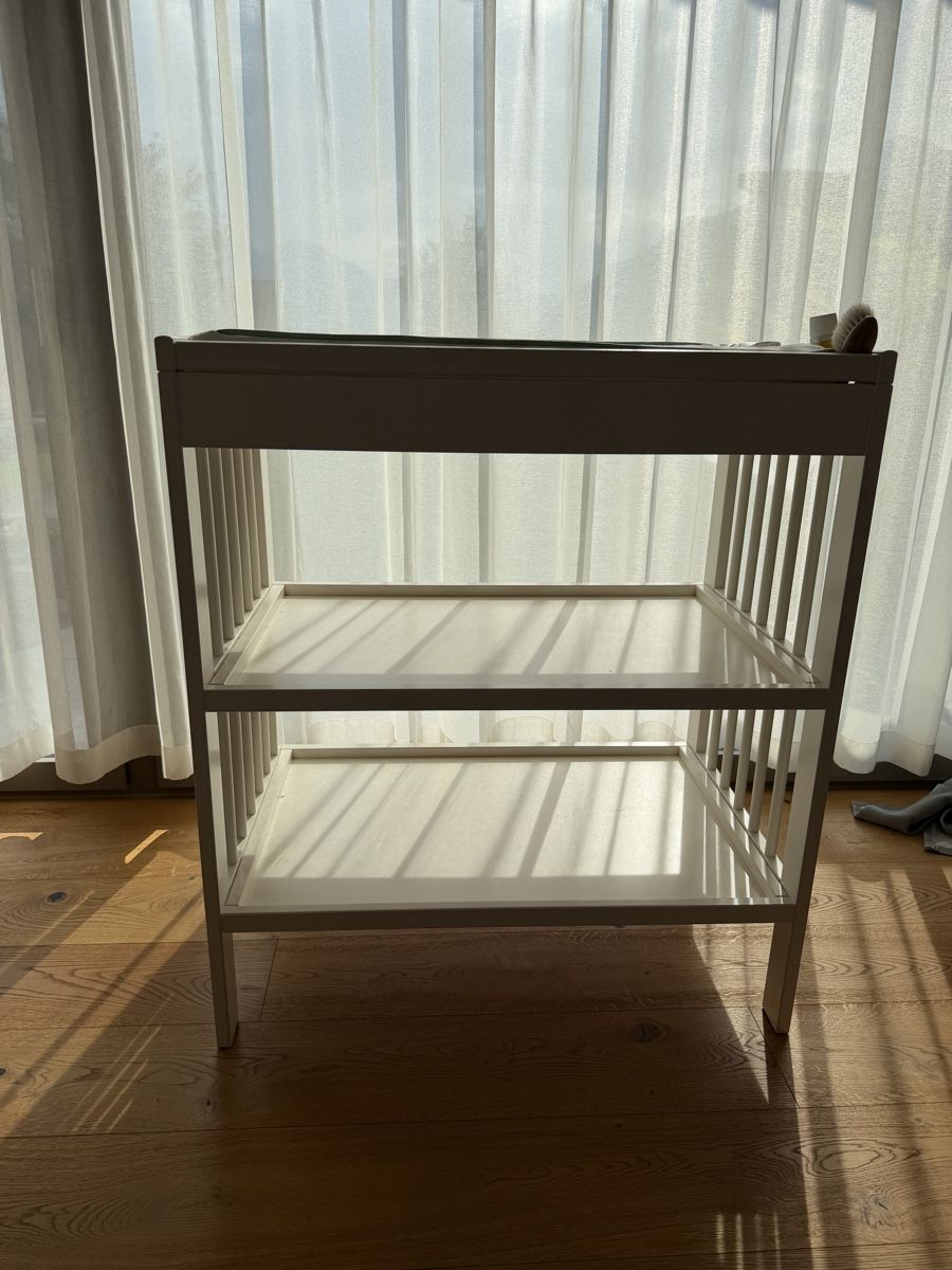 Ikea Fasciatoi & Accessori: Changing Table White with 2 Shelves Good Condition – Usato da Schwyz venduto da adbaar