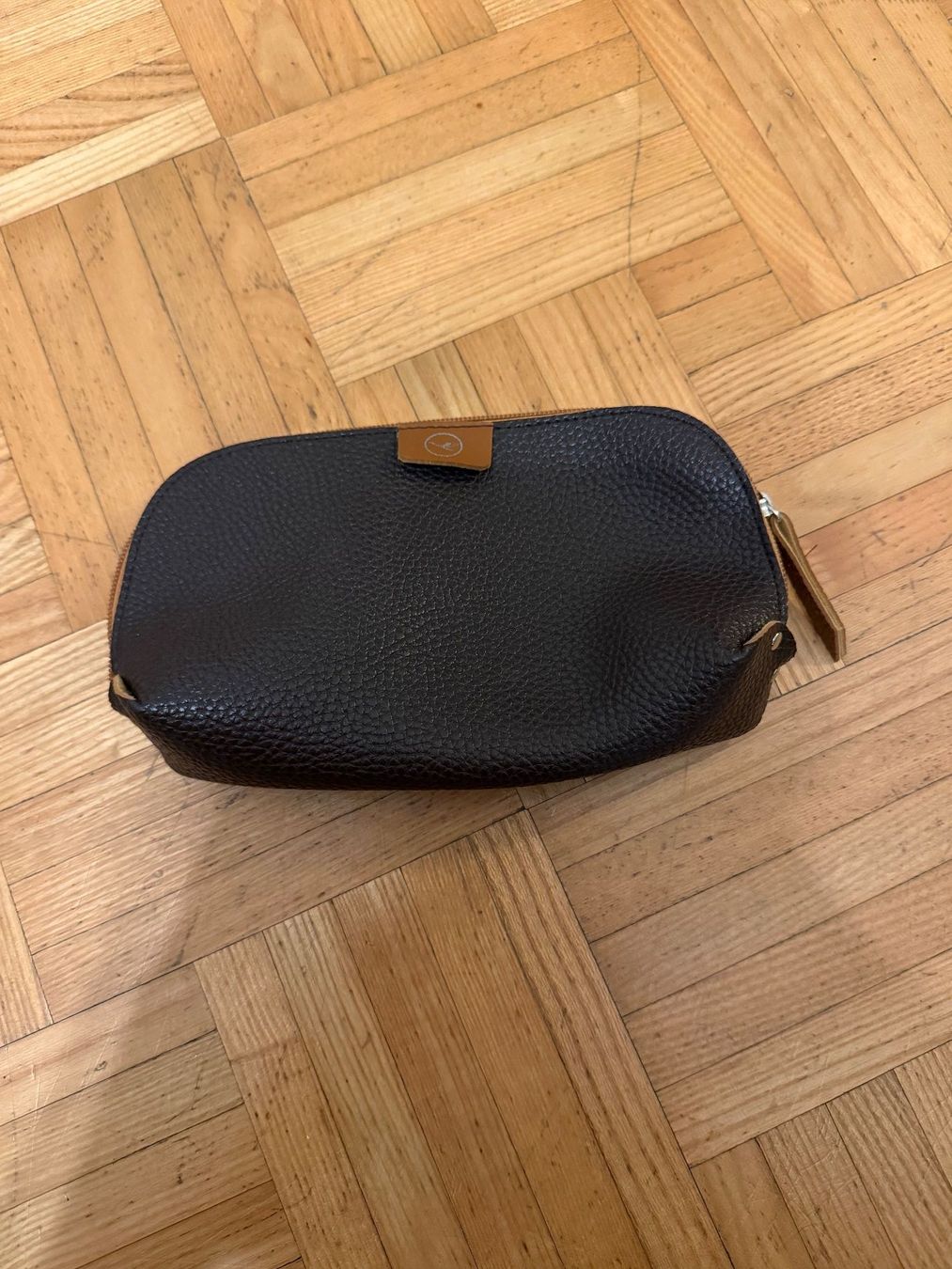 Kosmetikkoffer: Lufthansa Business Class Amenity Kit, Braun – Gebraucht aus bioggio von lenny023