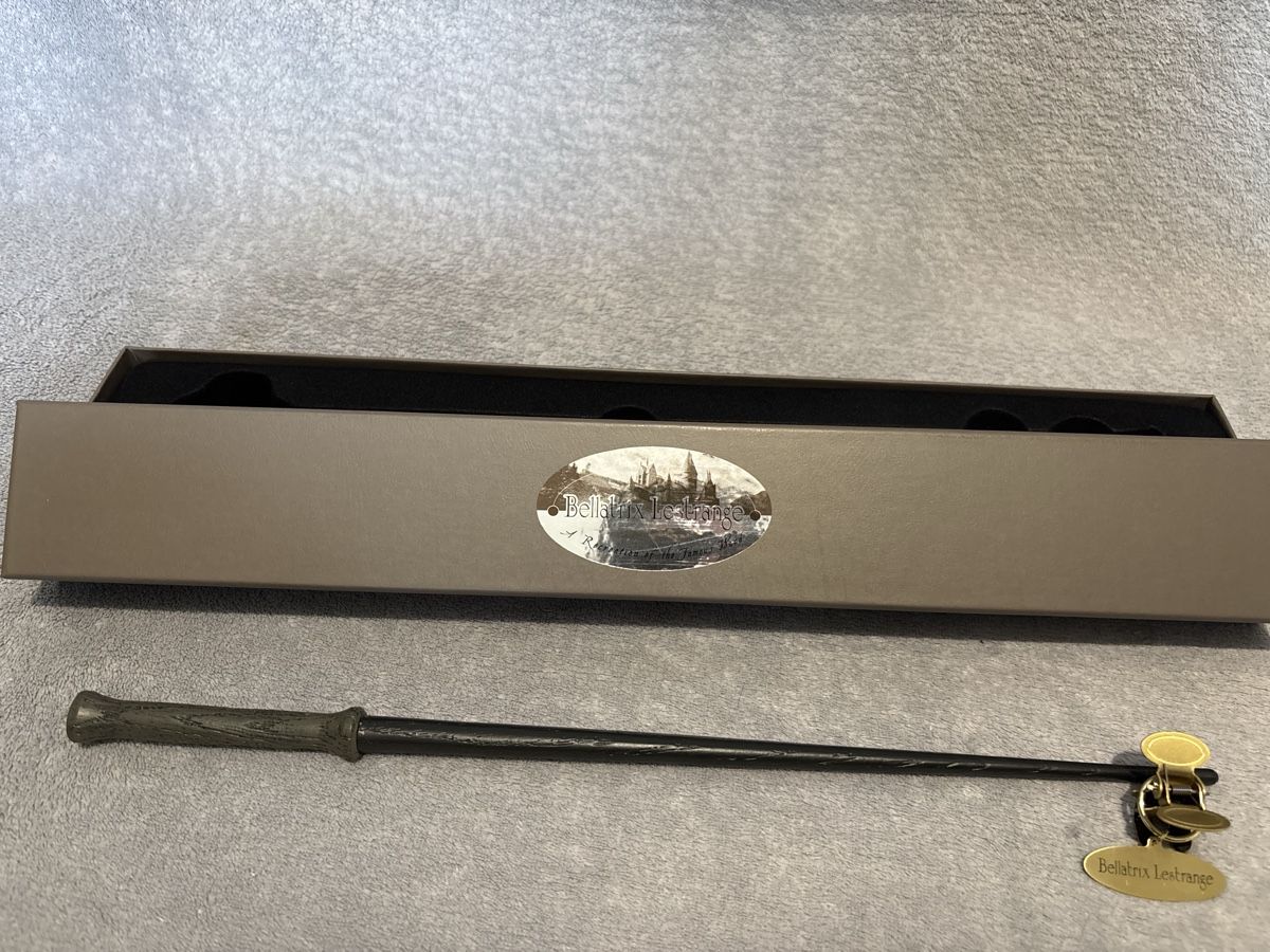 Statuette: Zauberstab Harry Potter Bellatrix Lestrange Neu mit Box – Nuovo (secondo la descrizione) da Zürich venduto da zimtstern45