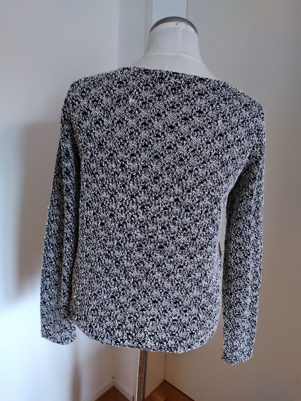 Maglioni & Felpe: Pullover mit silberner Bestickung von C'est ça – Usato da Zürich venduto da van_5xbk 1