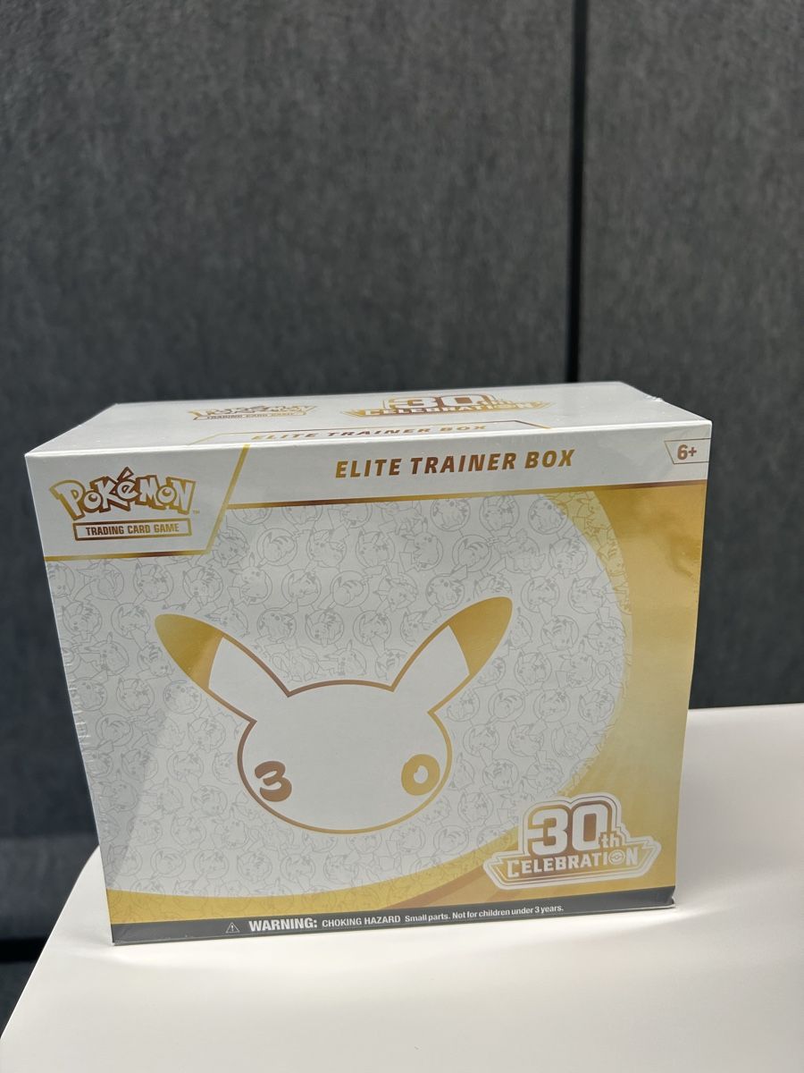 Pokémon Sammelbilder & Trading cards: 30th ETB Englisch – Neu und originalverpackt aus Pratteln von dav_7ccc