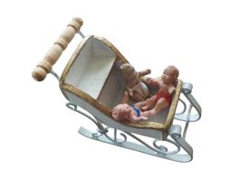 Puppenstube antik - Schlitten Püppchen