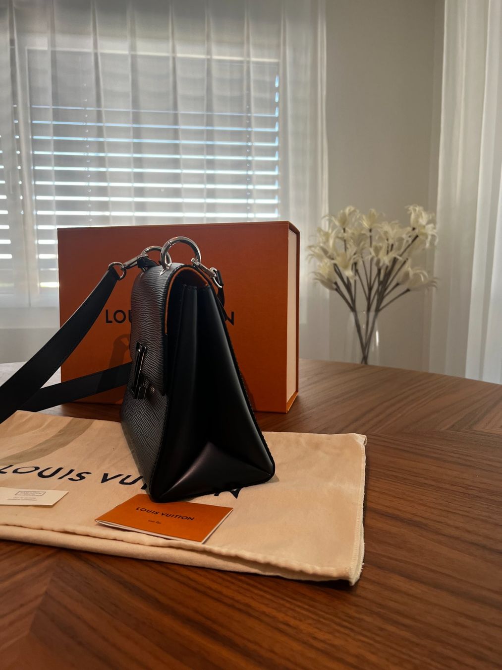 Louis Vuitton Taschen für Damen: Handtasche Louis Vuitton "Grenelle Cuir Noir" Medium – Neu (gemäss Beschreibung) aus Obfelden von running_mike 1