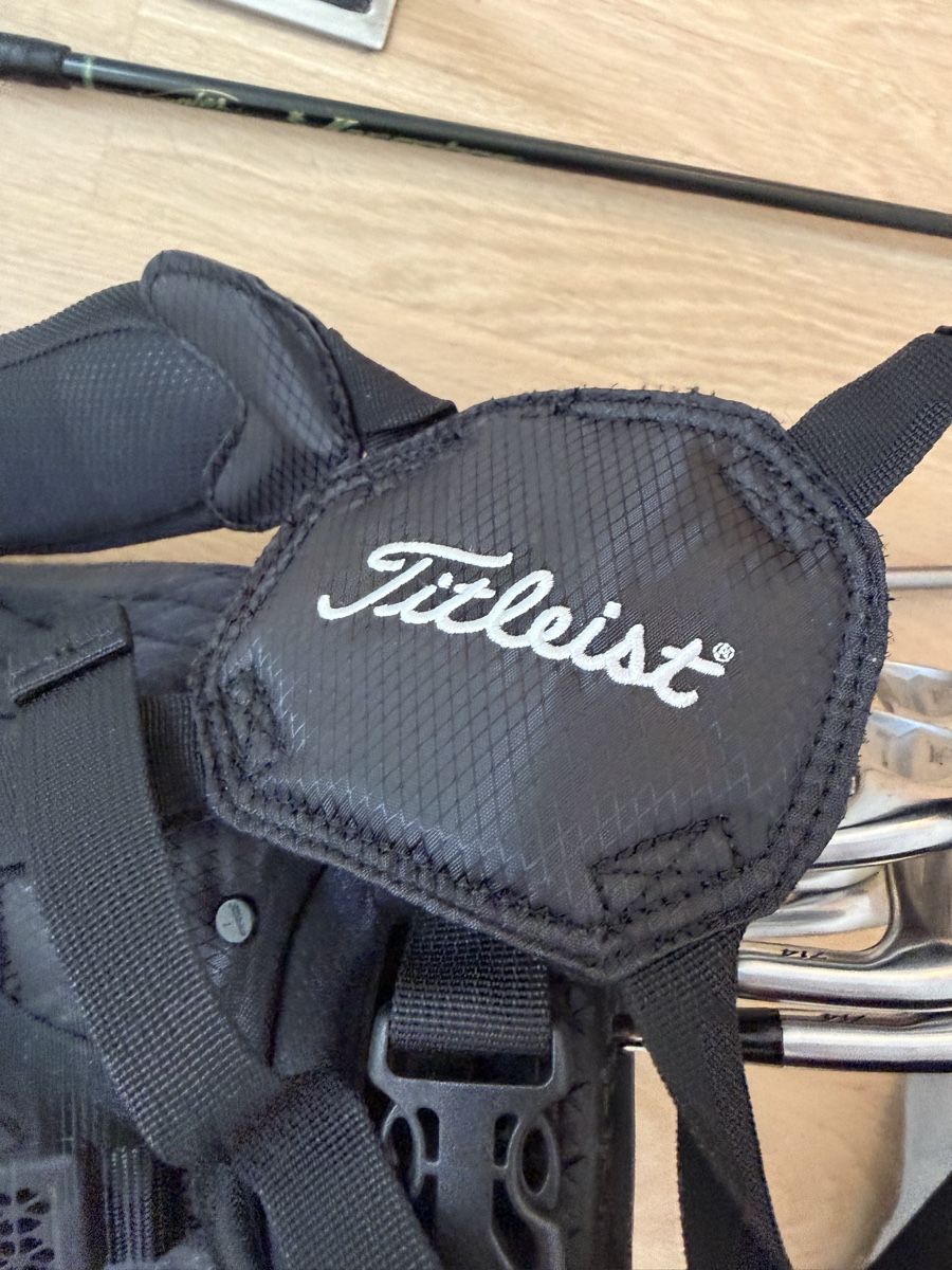 Titleist Mazze & Set: Titleist 714CB irons and Titleist pencil bag – Usato da COMMUGNY venduto da toutdoitdisparaitre 1