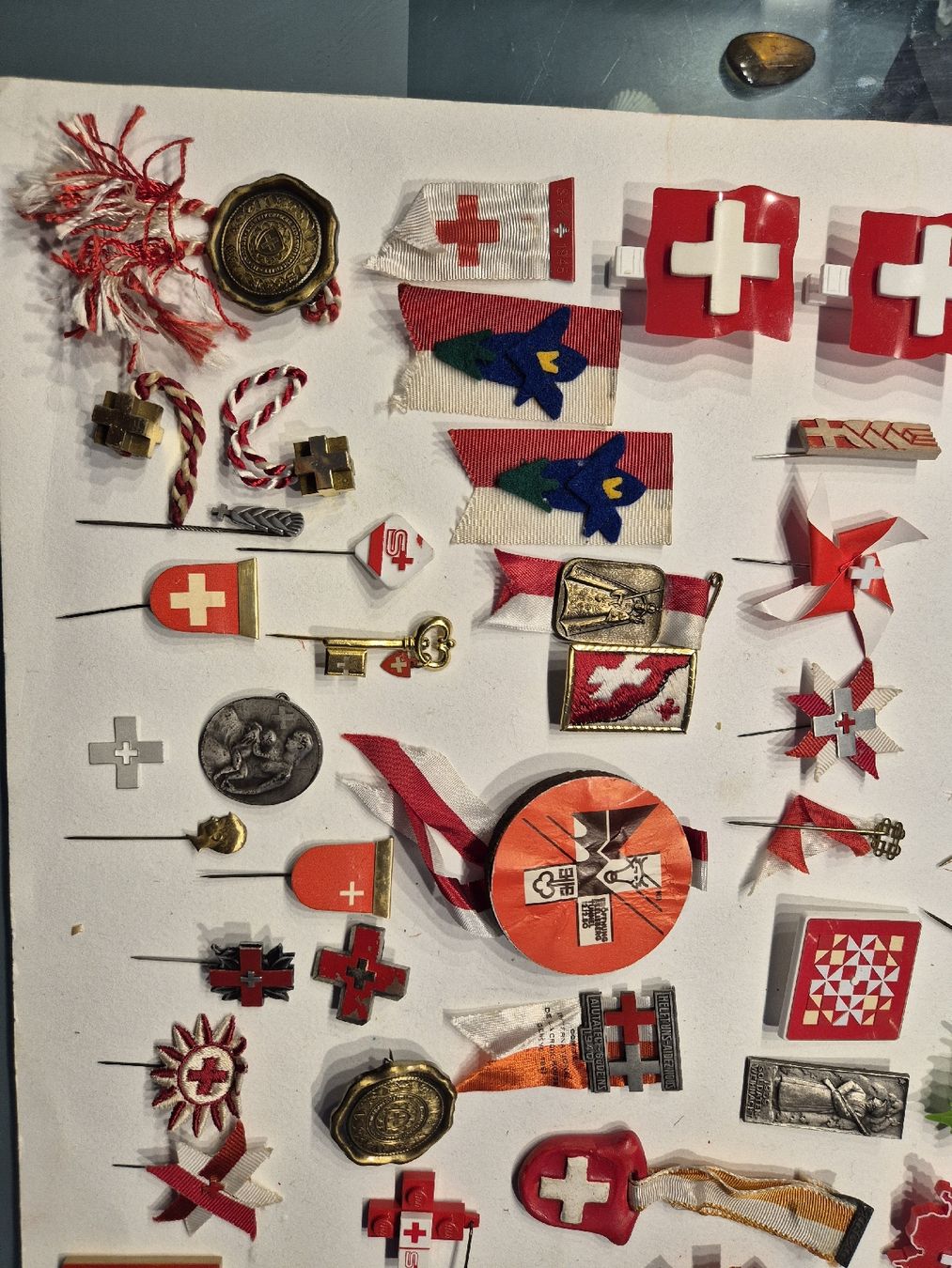 Swiss Placchette & Badge: Sammlung Schweizer Abzeichen Pins Medaillen 1. August Armee – Usato da Russikon venduto da eunicetungol 6