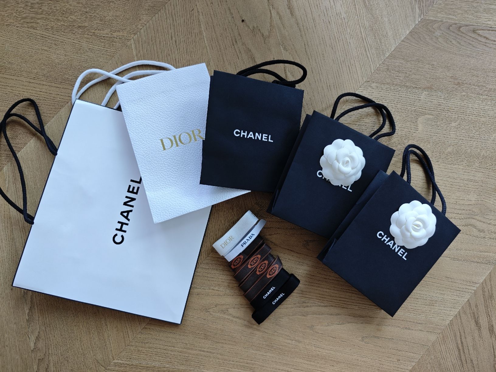 Chanel Borse: DIOR CHANEL TODS Papiertasche Logoband – Usato da Erlenbach ZH venduto da nlh
