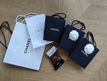 DIOR CHANEL TODS Papiertasche Logoband
