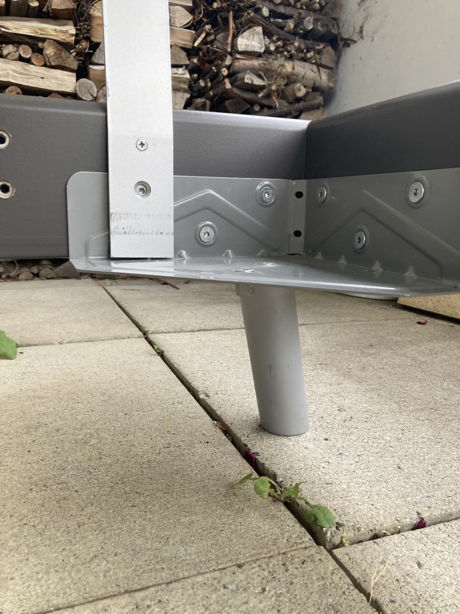 Betten: Bettgestell mit Kopfteil grau/weiss Plexiglas – Gebraucht aus Urdorf von Rose.14 6