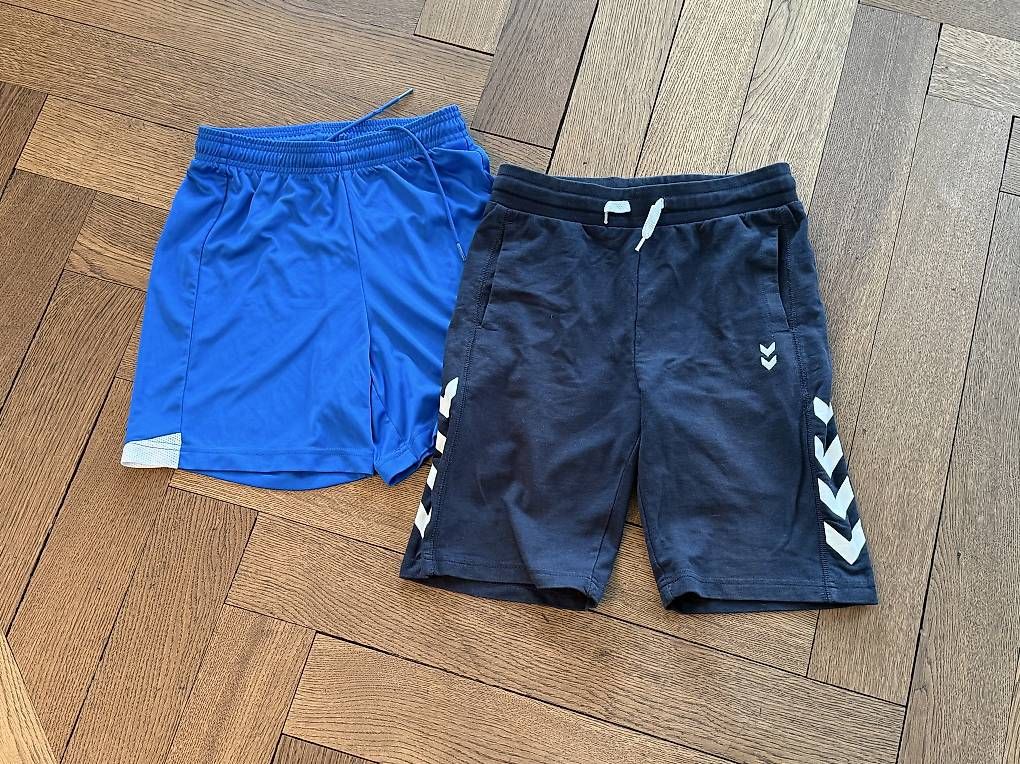 Pantalons: Sporthosen Puma Hummel 152 – D'occasion à Zürich par suz01
