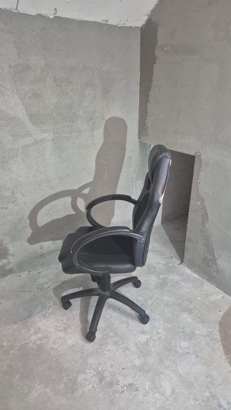 Chaises roulantes: Bürostuhl in Schwarz – D'occasion à Sargans par dan_9vrt 1