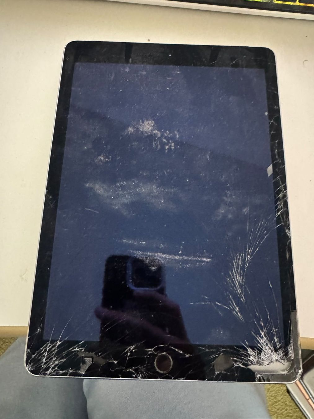 Apple Tablet PC: Ipad Air 2 -A1567 ungeprüft – Difettoso da Olten venduto da HoYa01 1