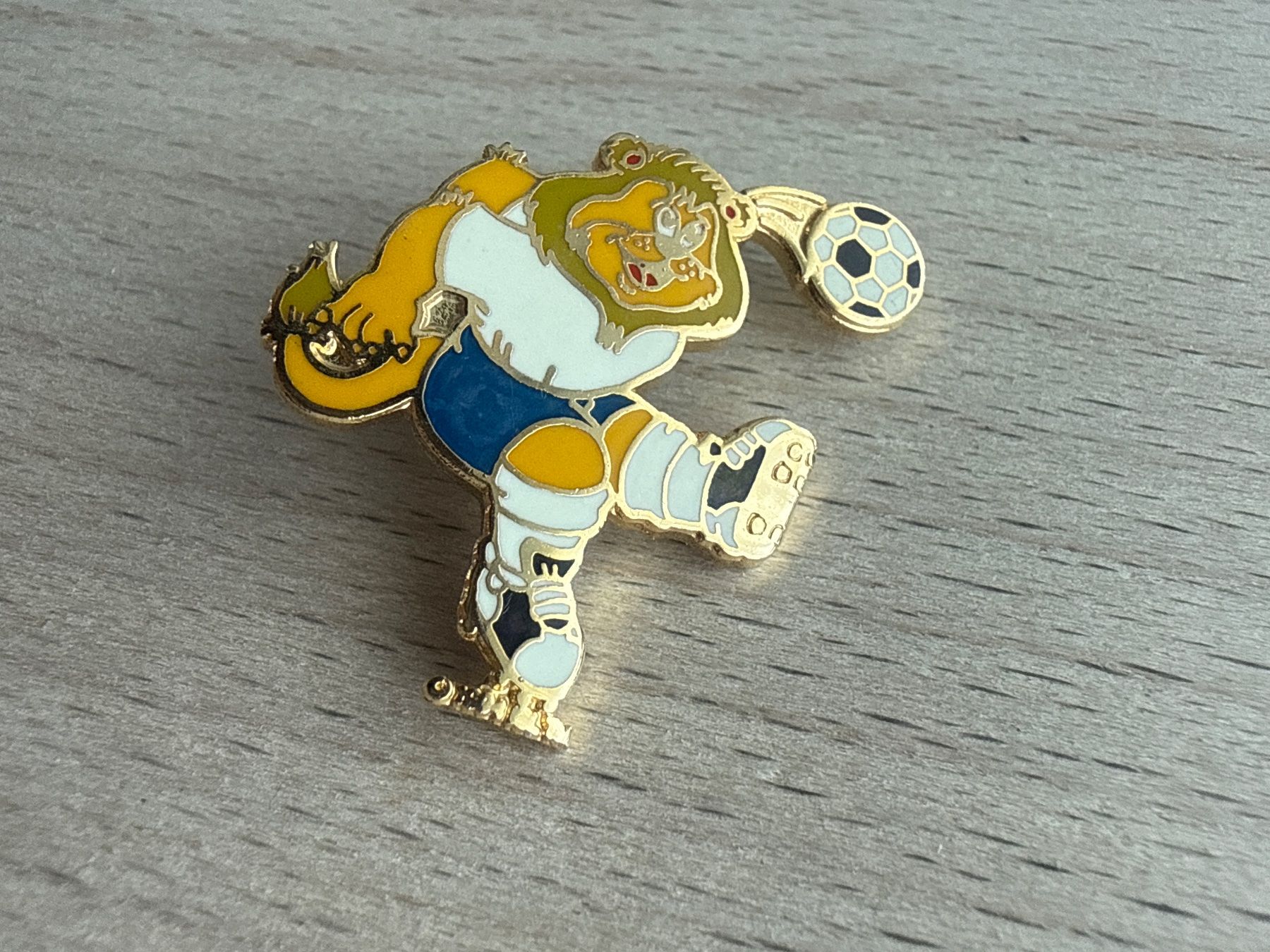 Placchette & Badge: Pin WM USA94 – Usato da Glattbrugg venduto da Schweigmatt