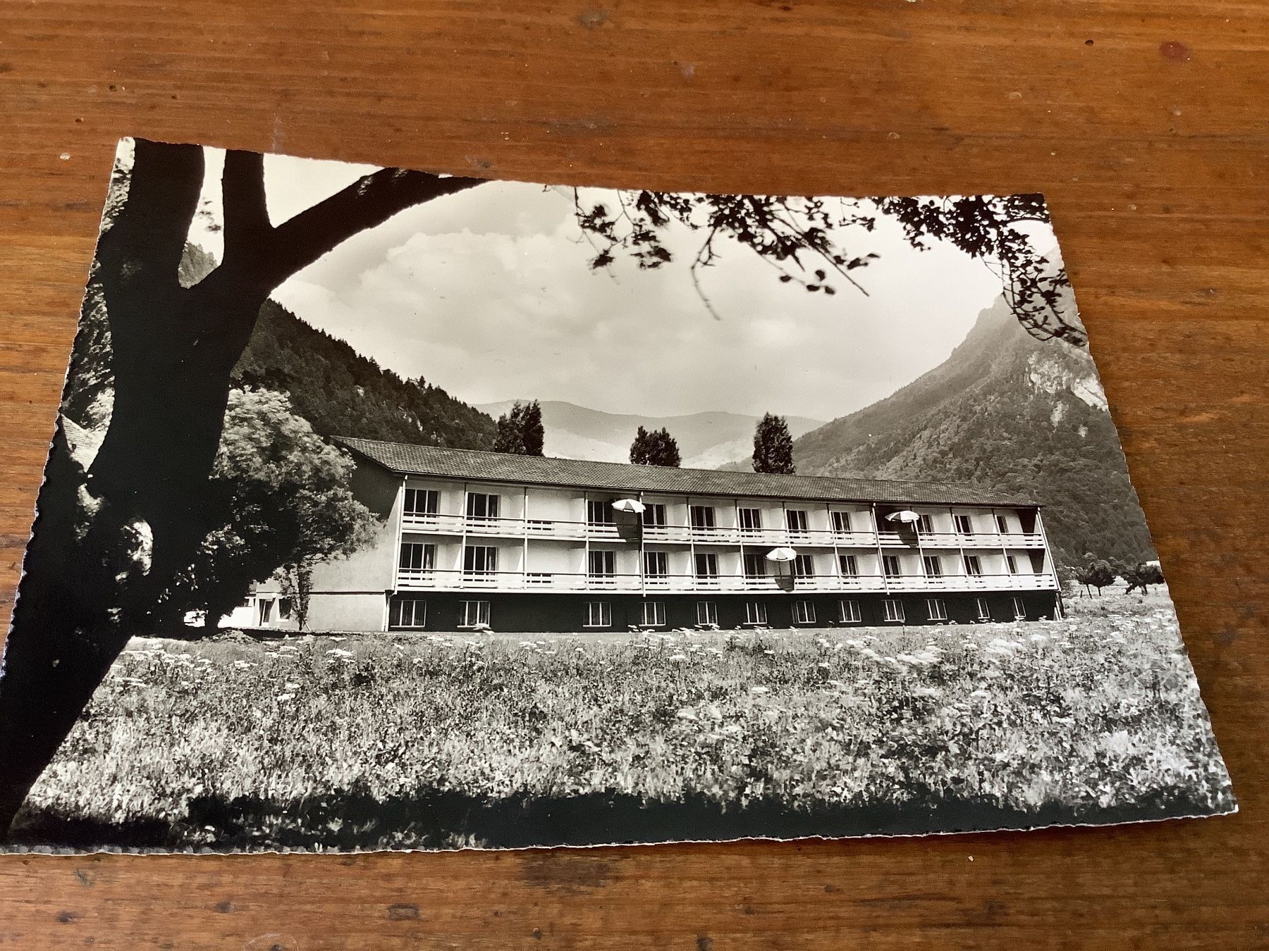 Cartoline postali: Interlaken Strand Motel Neuhaus – Usato da Flaach venduto da Monisoldshop