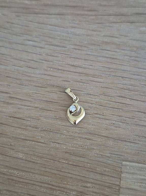 Purelei Anhänger: Schmuck – Gebraucht aus Neu St. Johann von cim_vv6n