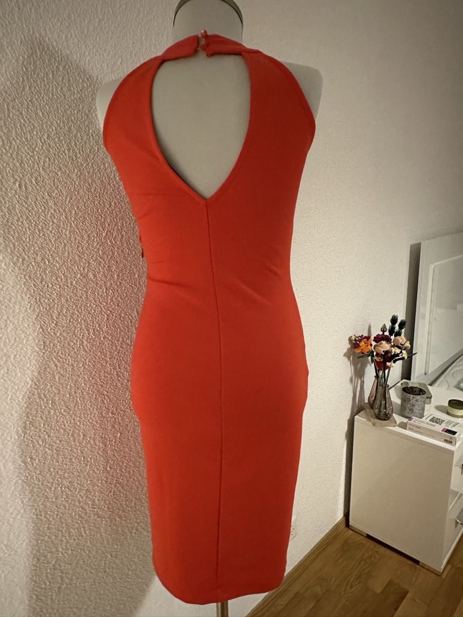 Guess Kleider: Sommerkleid rot, elegant Gr. S – Gebraucht aus Buttikon SZ von Dana2002 1