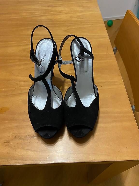 Chaussures femmes: Scarpe da donna Nero Giardini – D'occasion à Tenero par pet_w2hl
