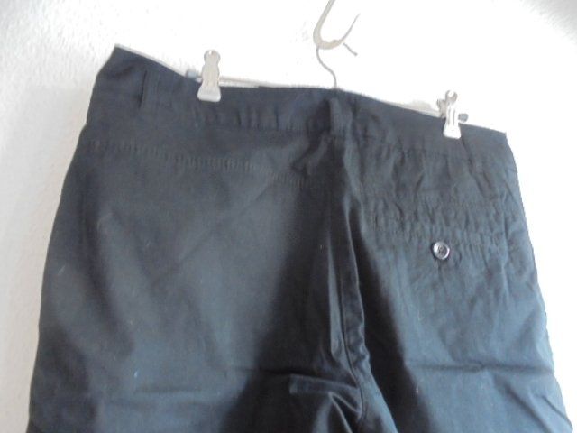 H&M Pantaloni: Shorts schwarz Gr. 42 H&M NEU – Nuovo (secondo la descrizione) da Hinwil venduto da Glasperlen 2