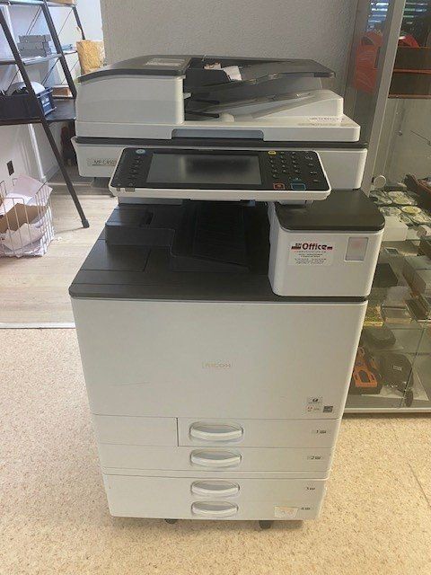 Ricoh Stampanti: Ricoh MP C4503 Farbkopierer – Usato da Wängi venduto da Bmo