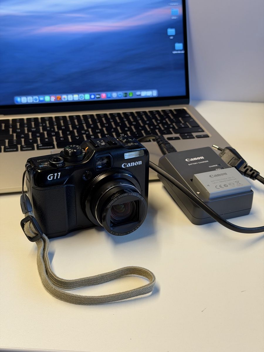 Canon Fotocamera: Canon PowerShot G11 + Original Charger & 2 Batteries – Usato da Zürich venduto da idbronskiy 1