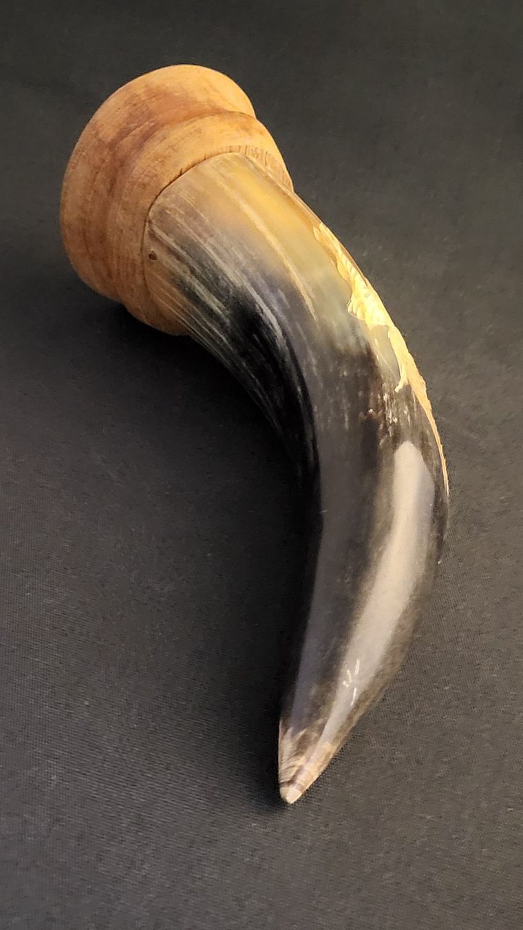 Statuette: Horn mit Drachen-Schnitzerei – Usato da Basel venduto da spinne02 5