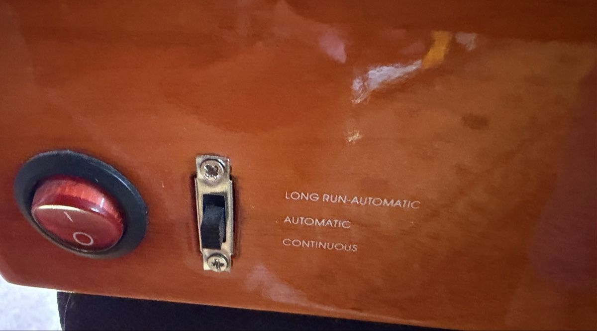 Cofanetto carica e porta orologi: Watch winder en loupe de érable  – Nuovo (secondo la descrizione) da Le Mont-sur-Lausanne venduto da CT70 3