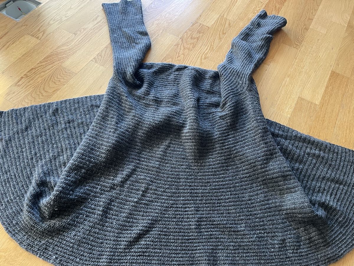 Altro in Moda donna: Pullover Kuscheliger Strickpullover-Cape Gr. S, Anthrazit, – Usato da Rüschlikon venduto da Lajniii 4