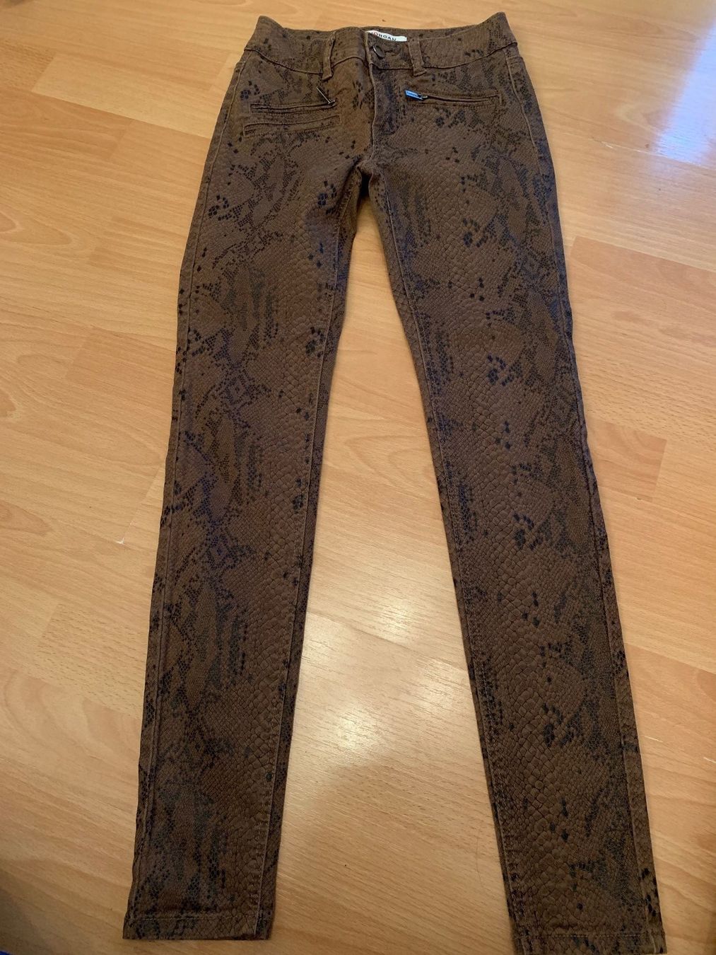 Morgan Hosen: Joli pantalon Morgan t. 32 – Gebraucht aus MEYRIN von Gwendo10