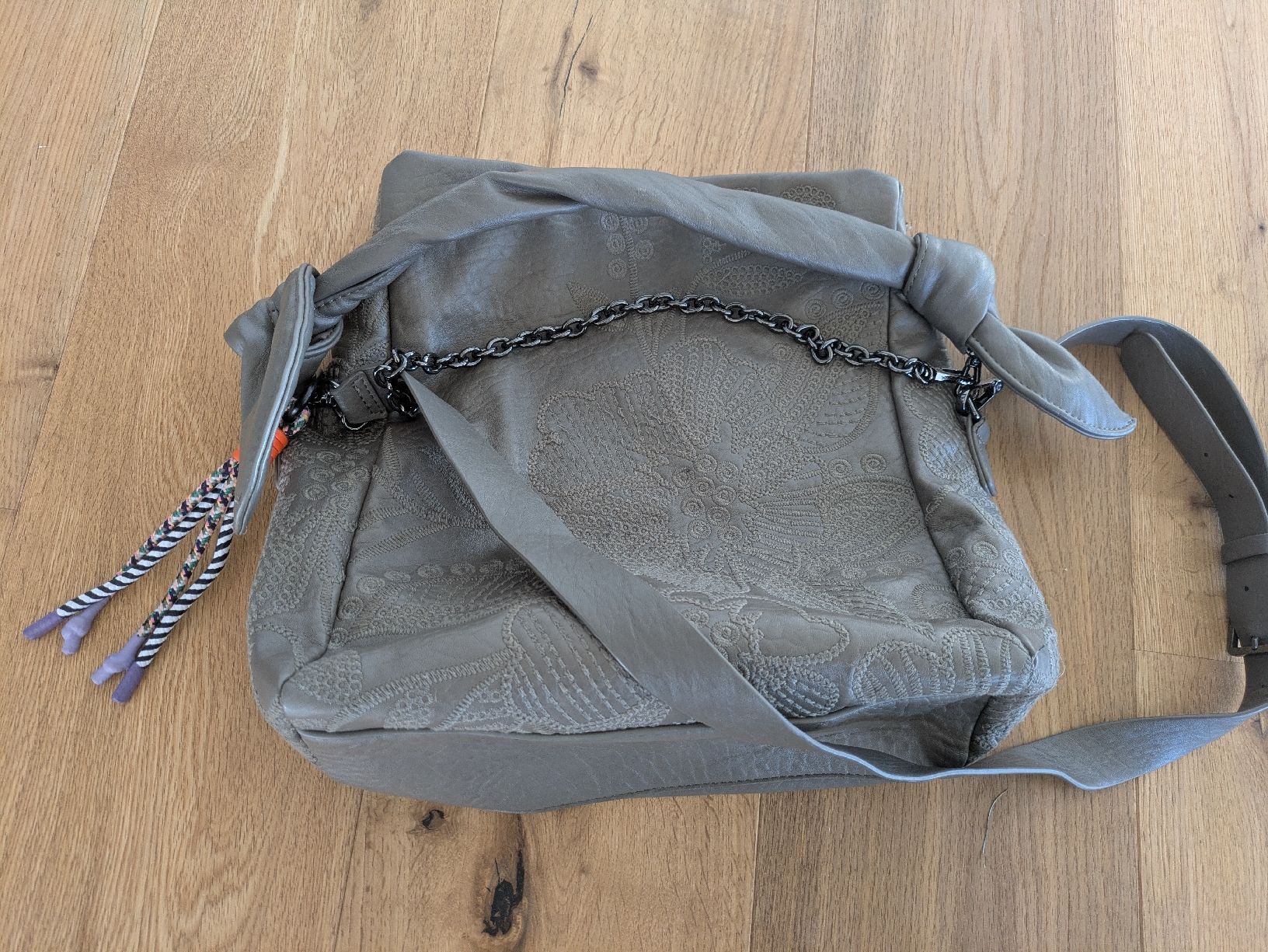 Desigual Taschen für Damen: Schöne Desigual Handtasche, grau – Gebraucht aus Ins von Jacy1