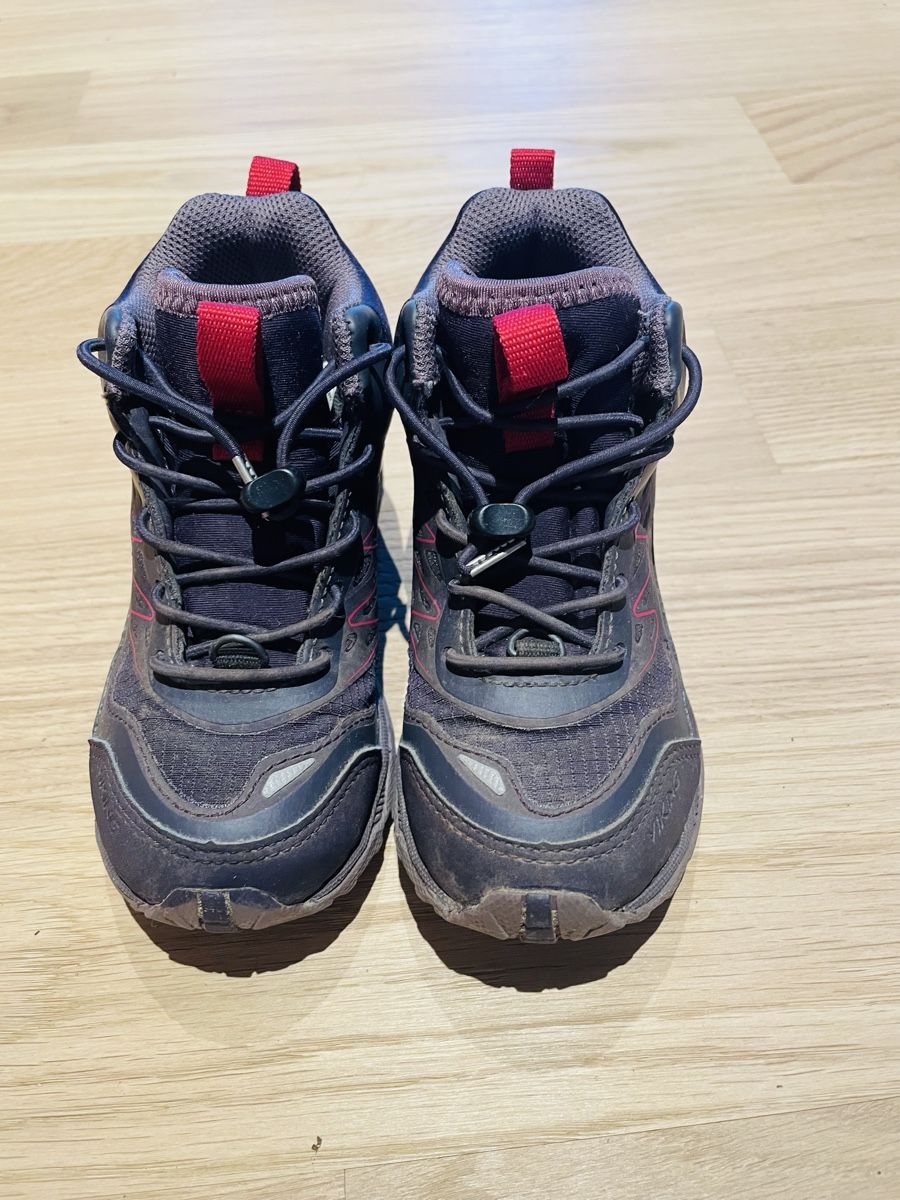 Scarpe per ragazze: Wanderschuhe, Gr. 29, Mädchen, wasserdicht, violett – Usato da Trüllikon venduto da 3PFA