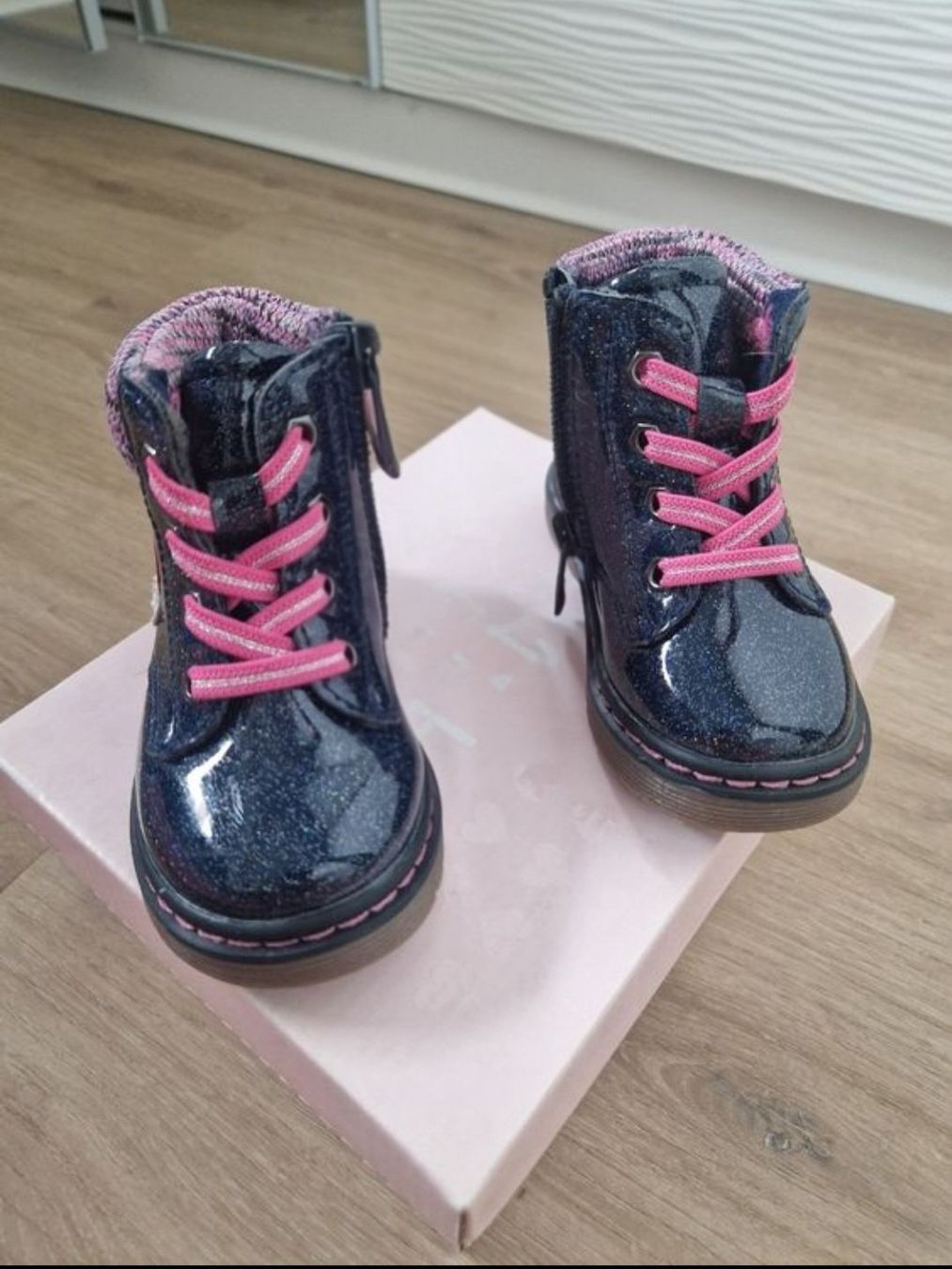Scarpe per ragazze: Glitzer Stiefeletten Gr. 20 – Nuovo e nell'imballaggio originale da Gommiswald venduto da foundandreloved 1