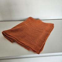 Orangener Schal