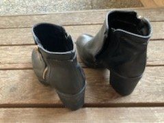 Scarpe da donna: chice , schwarze stieflette gr. 39 mit absatz – Usato da Schwarzenberg LU venduto da kindler007 2
