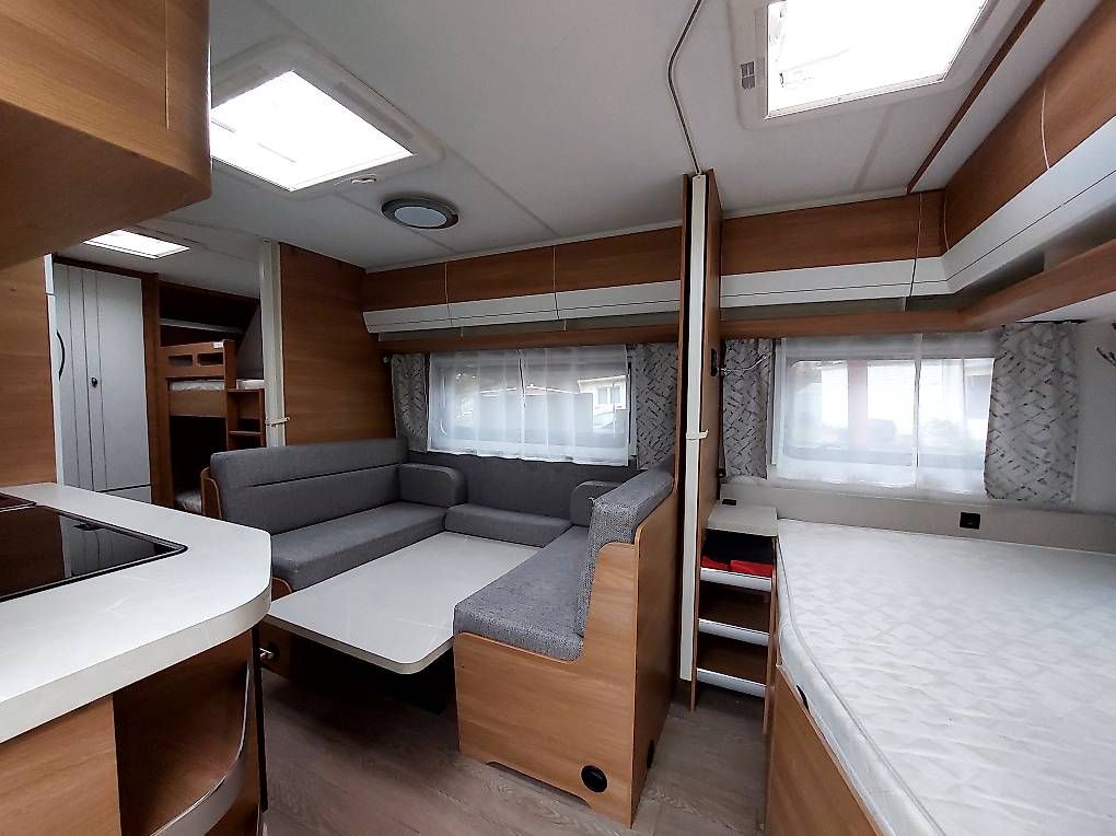 Mobilhome: Hobby 545kmf avec auvent autoportant  – Usato da Lausanne venduto da 8max3 2