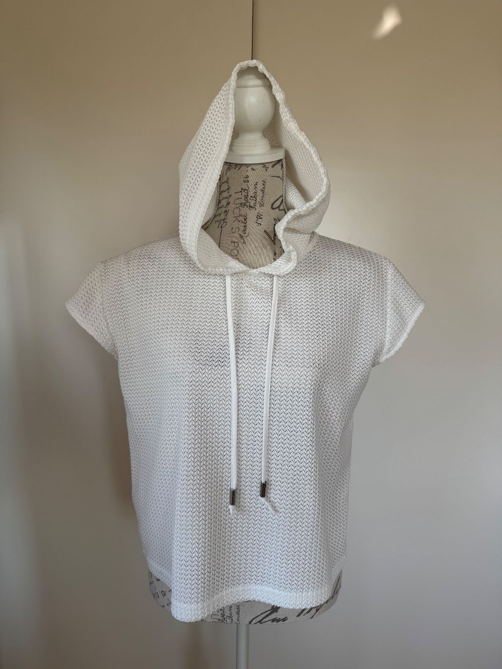 H&M Blusen, T-Shirts & Tops: T-shirt à capuche - H&M – Gebraucht aus Denens von sar_5wlm 1