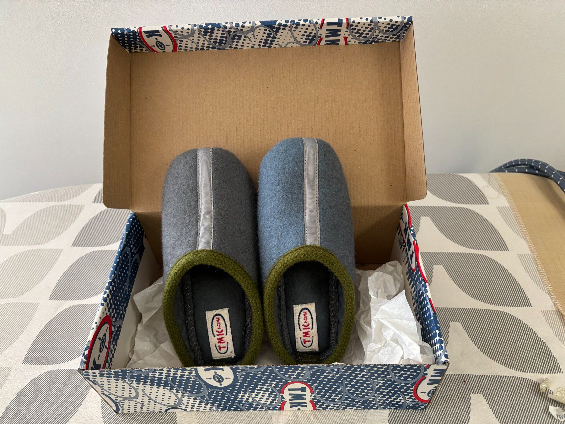 Scarpe da uomo: pantoufles - 36 - neuves - légère différence de couleur – Nuovo e nell'imballaggio originale da Tannay venduto da paraplu