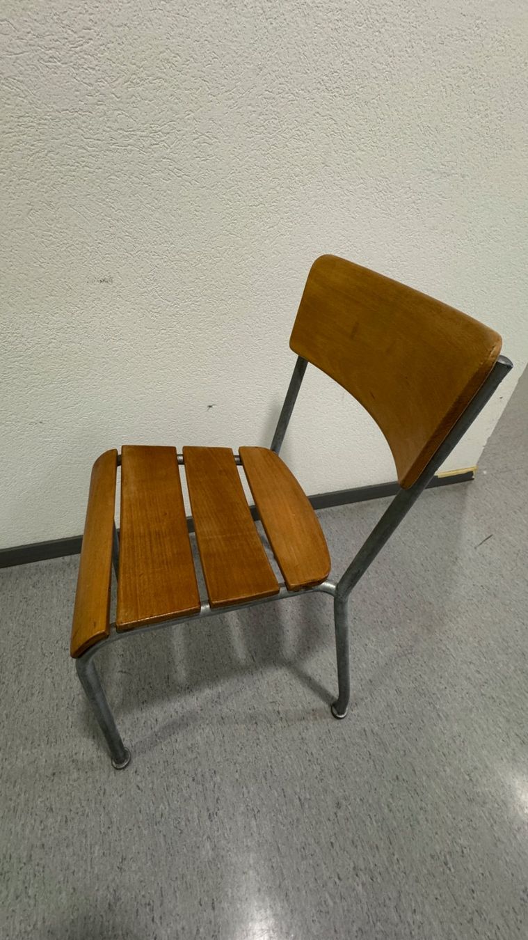 Stella Sedie: Klassischer Schweizer Stapelstuhl von Stella – Usato da Rheinfelden venduto da Enzo1953 2