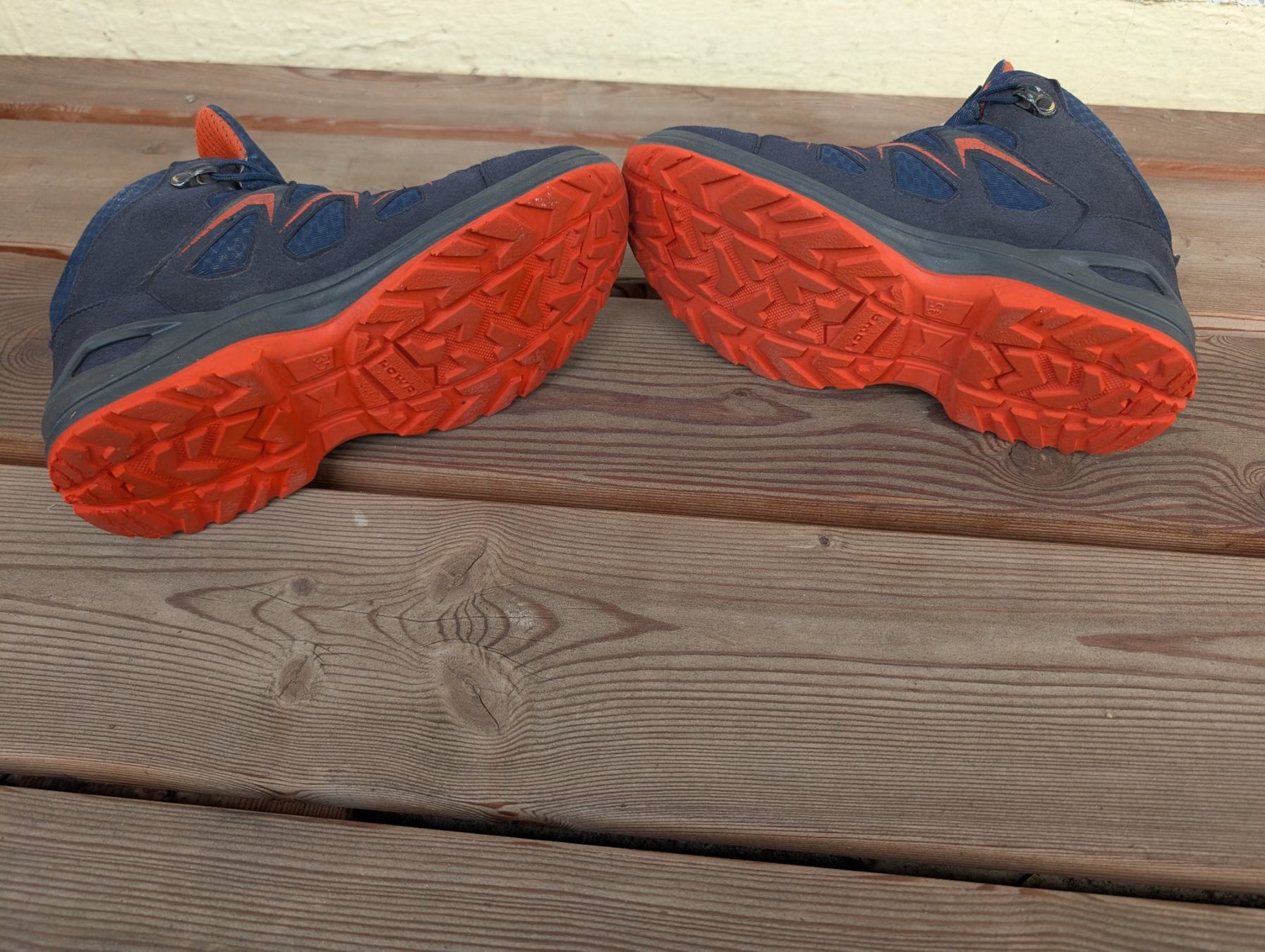 Lowa Schuhe für Jungen: Lowa Wanderschuhe 35 – Gebraucht aus Mörschwil von Ancona111 3